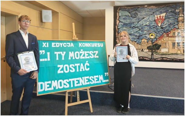 CZWÓRKOWI MÓWCY NA MIARĘ DEMOSTENESA