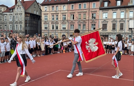 ROK SZKOLNY 2024/2025 OFICJALNIE ZAKOŃCZONY!