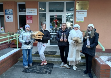 Miłość do zwierząt łączy pokolenia, czyli… z wizytą u Seniorów w DDS+