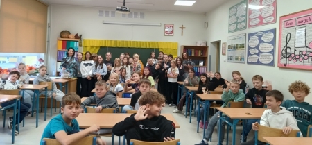 Klasa 4a uczy kolegów o nietoperzach 
